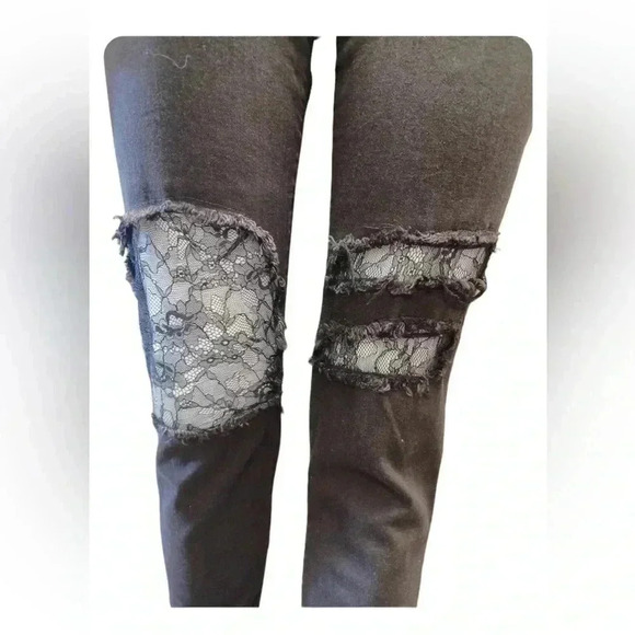 Joe’s Jeans Flawless The Charlie High Rise Skinny Dani  Black Distressed Size 30 - Picture 7 of 15